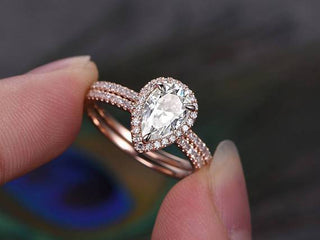 pear-cut-halo-moissanite-bridal-ring-set-1