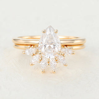 pear-moissanite-solitaire-bridal-ring-set