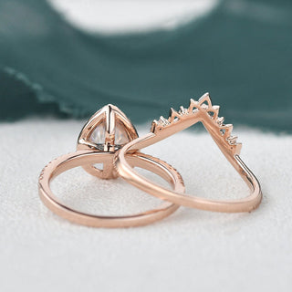 pear-cut-twisted-art-deco-moissanite-bridal-ring-set