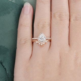 pear-cut-twisted-art-deco-moissanite-bridal-ring-set