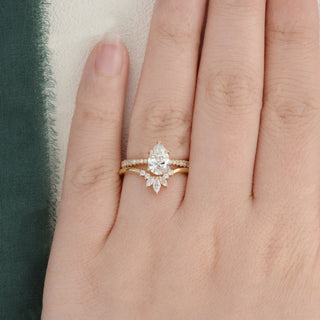 pear-cut-solitaire-pave-setting-moissanite-bridal-ring-set