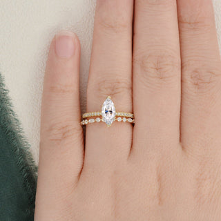 oval-cut-solitaire-moissanite-bridal-ring-set