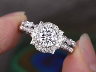 0-75-ct-round-vintage-style-moissanite-bridal-ring-set
