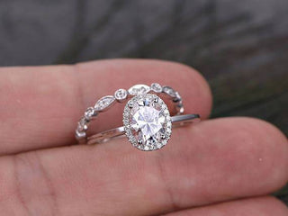 oval-cut-halo-pave-moissanite-bridal-ring-set