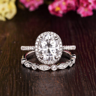 oval-cut-halo-moissanite-bridal-ring-set