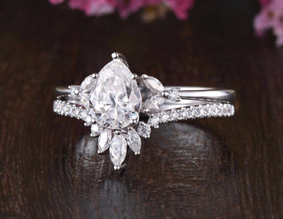 0-75-ct-pear-cluster-moissanite-bridal-ring-set