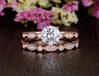 round-cut-solitaire-milgrain-style-moissanite-bridal-ring-set