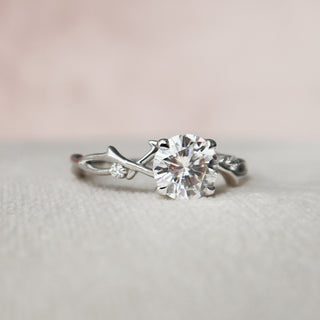 1 CT Round cut Moissanite Engagement Ring