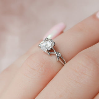 1 CT Round cut Moissanite Engagement Ring